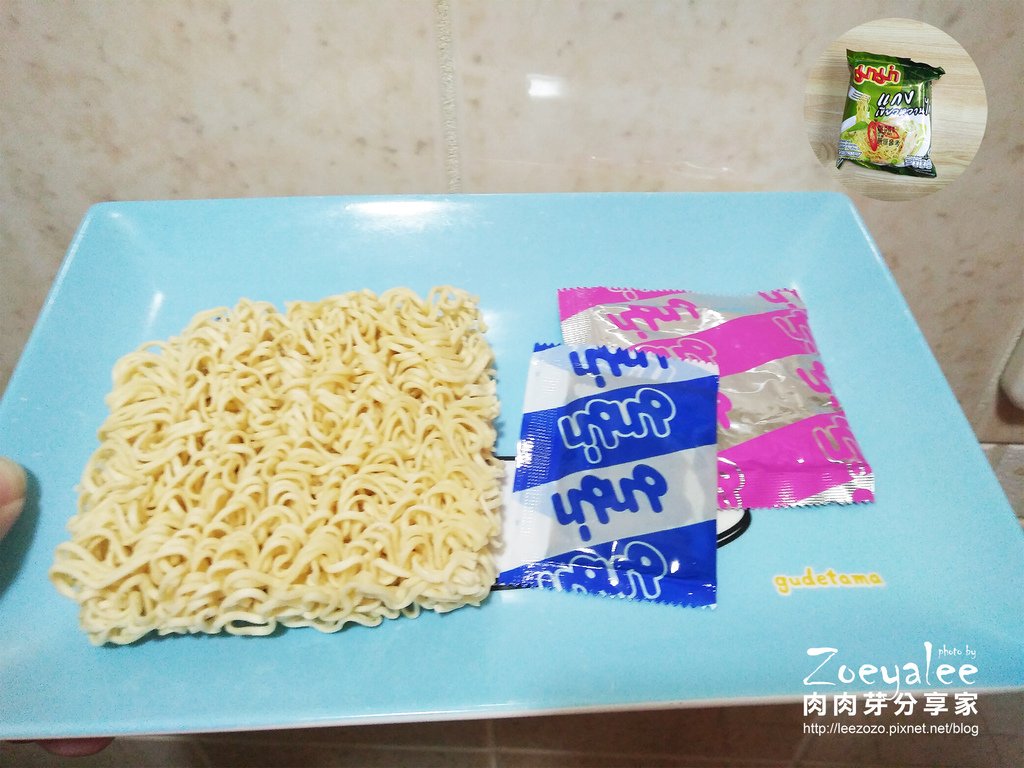 印尼乾麵_咖哩雞味 競品綠咖哩醬料包.jpg