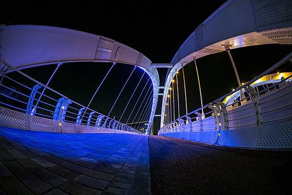 魚眼鏡頭180度的變形中都願景橋夜景