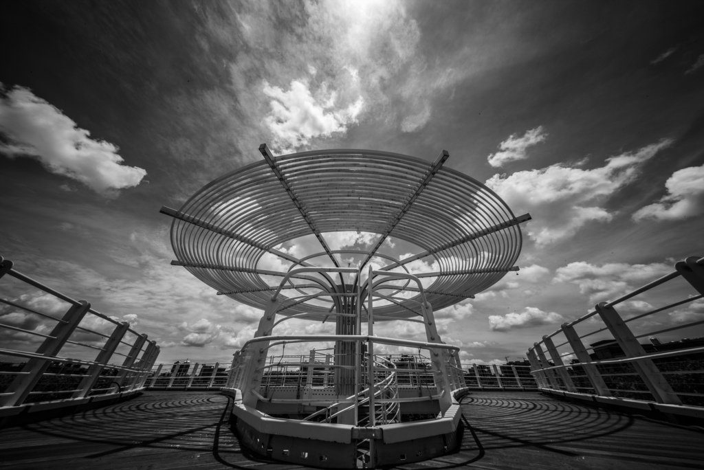 高雄前鎮之星自行車道睛天Monochrom 黑白拍