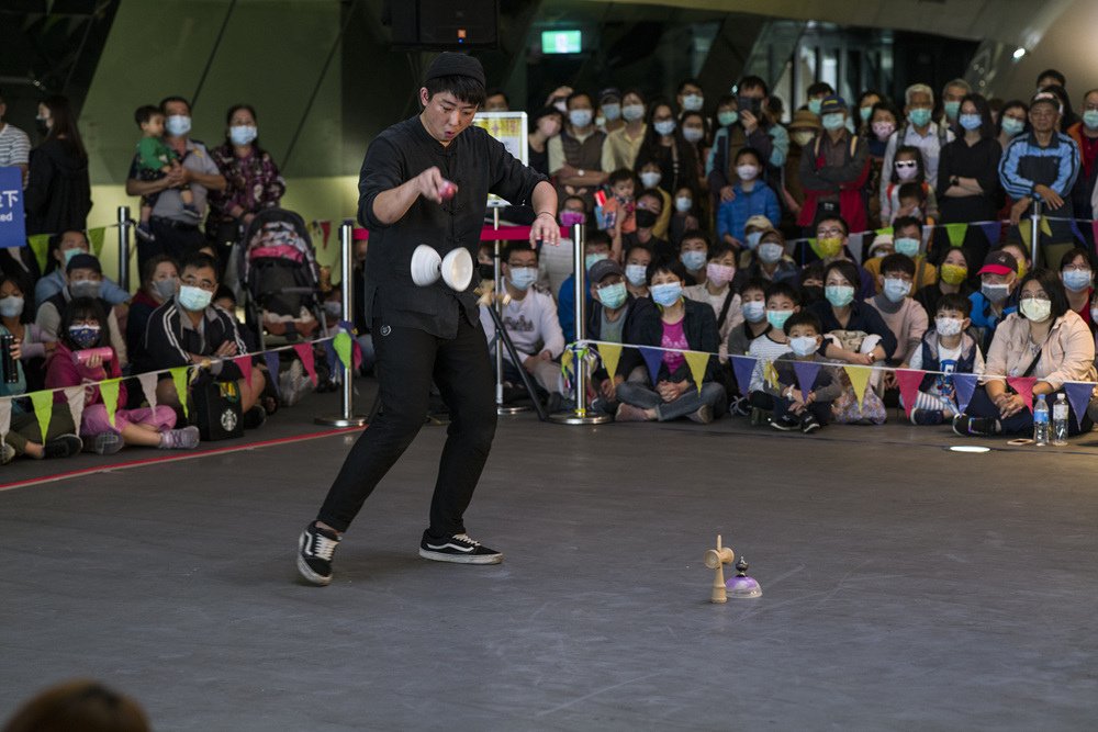 扯鈴街頭藝人 吳顥中