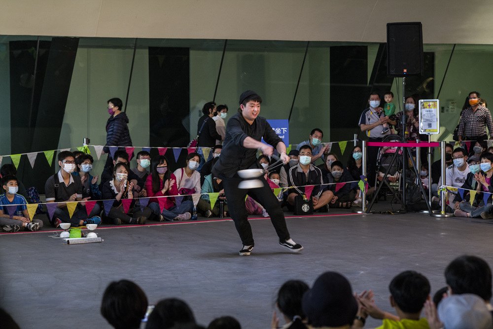 扯鈴街頭藝人 吳顥中