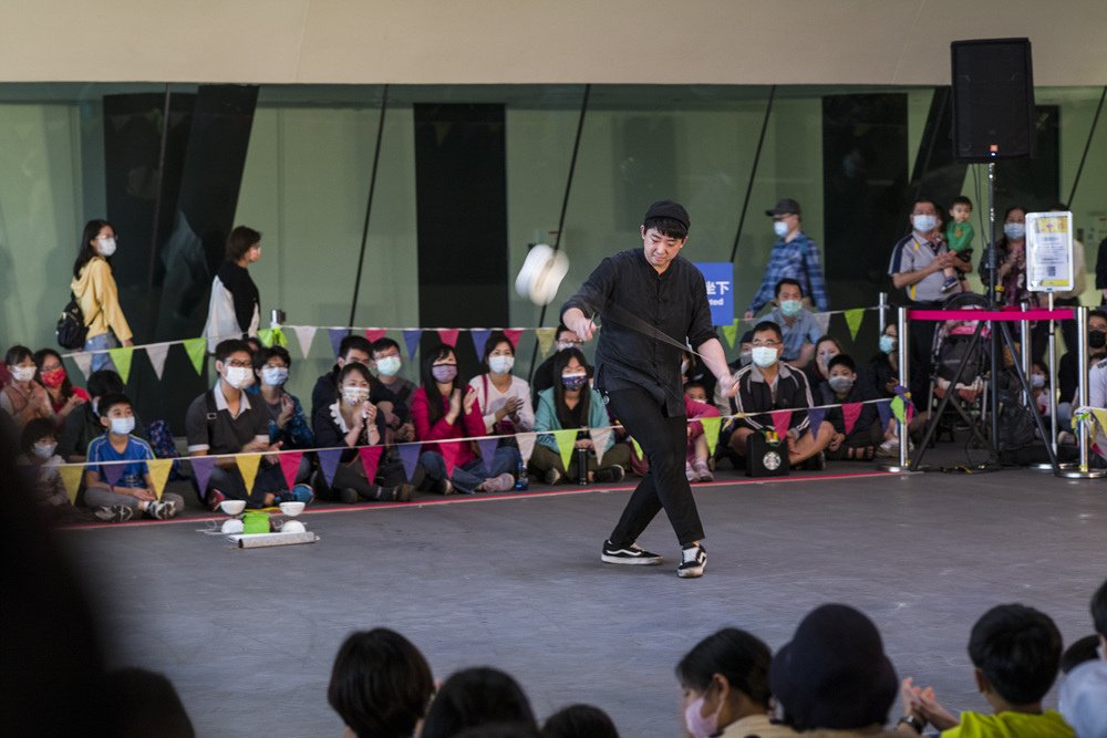 扯鈴街頭藝人 吳顥中