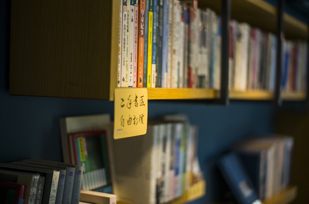 高雄旗津tha̍k冊書店輕鬆小旅拍