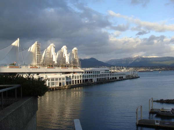 帆船形狀那區建築物叫Canada palace.JPG