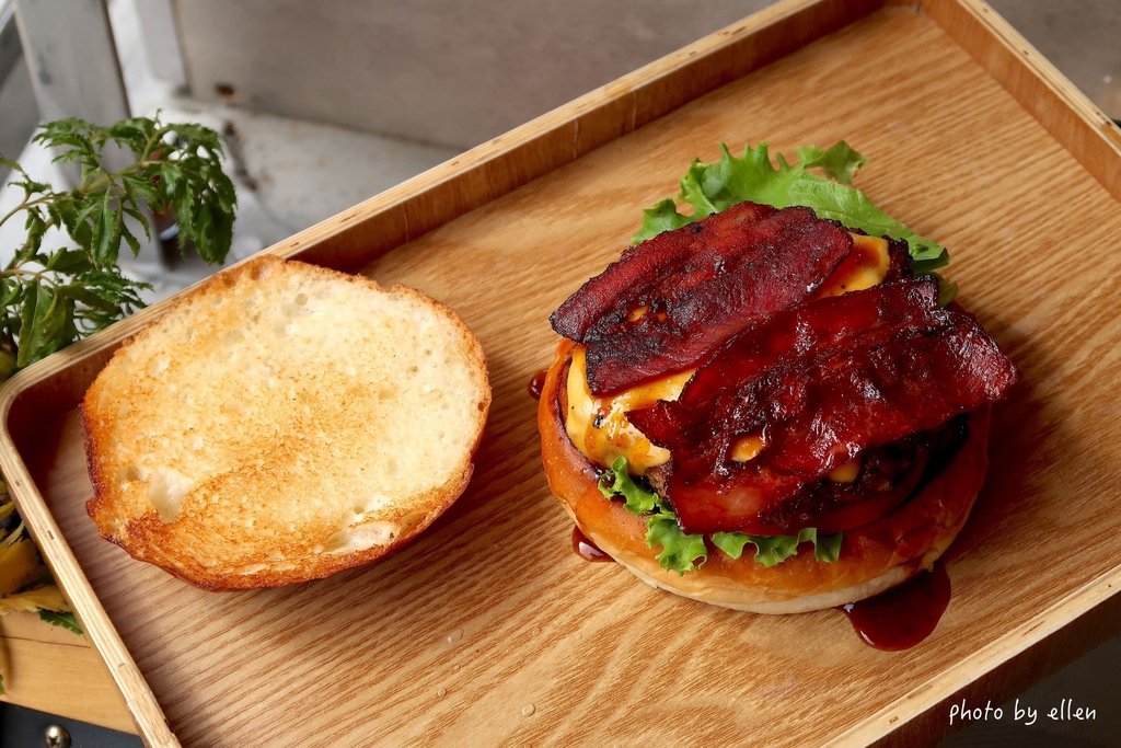 xhtburger18.jpg
