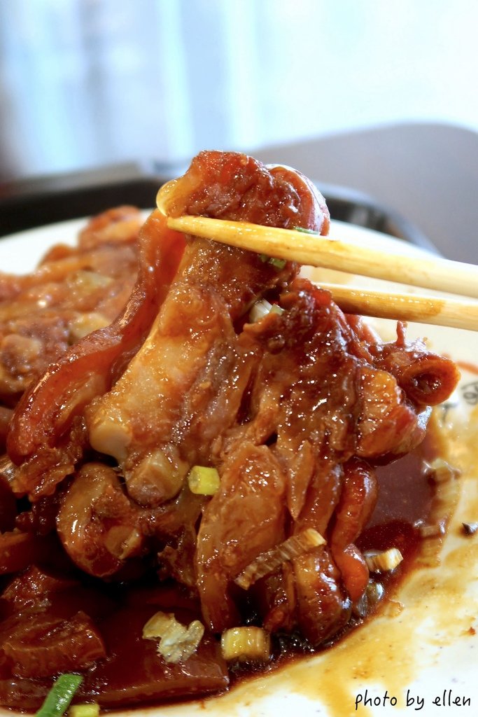 老牌張豬腳飯 大橋頭