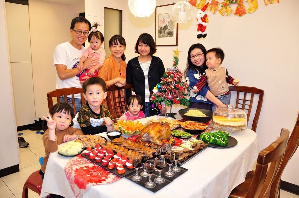 聖誕大餐食譜%26;居家聖誕布置%26;以金源成陶瓷展覽館整組餐具組呈現2.jpg