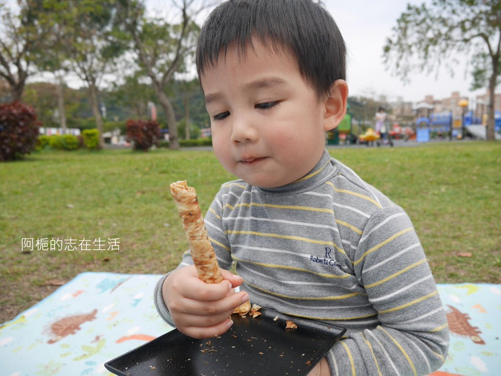 團購宅配美食手作蛋捲推薦》【錡煜蛋捲】低糖少油不會太甜不會太膩，單支包裝很保鮮，吃起來無壓力~包裝美觀大方，拿來送禮也超可以~錡煜蛋捲原味、錡煜蛋捲黑糖、錡煜蛋捲芝麻、錡煜蛋捲咖啡