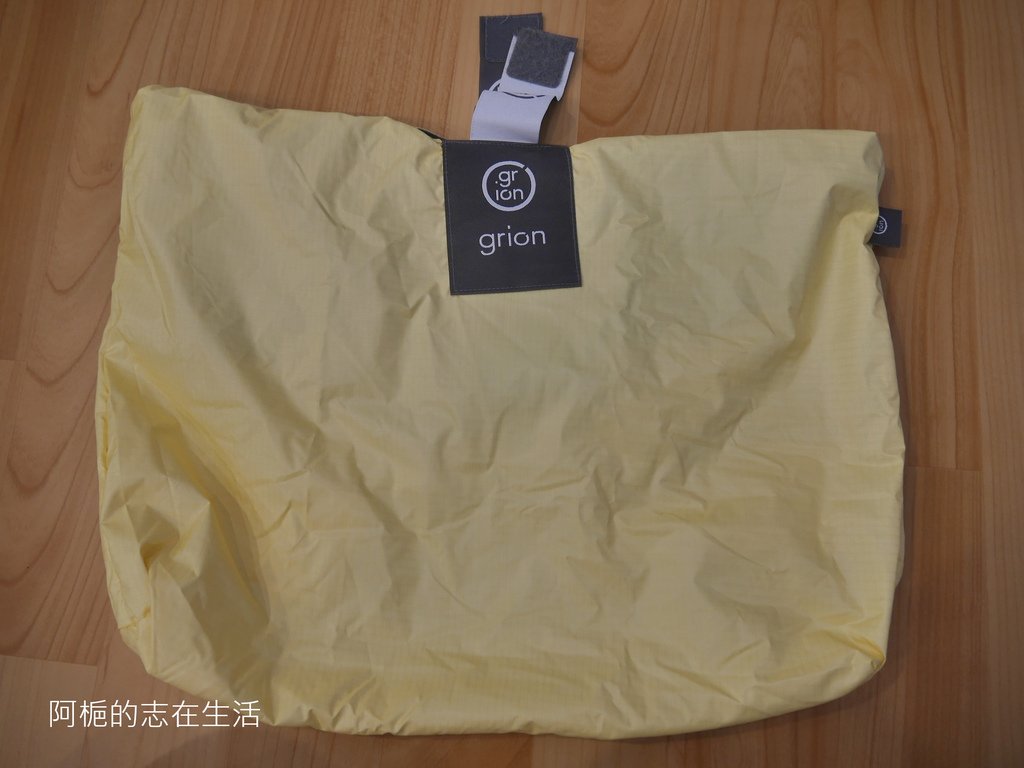 春捲包、購物袋推薦》【grion春捲包】簡約大方、好看時尚，輕巧好收納，grion防水耐用特性也適合旅行、運動使用(附圖:grion春捲包收納折法)