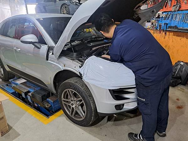 Porsche - Macan / 引擎周邊 . 健檢整修保