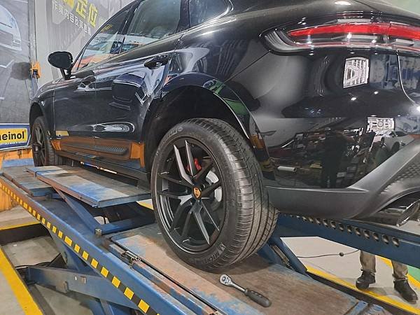 Porsche Macan S / 全新車 . 輪圈改色 /