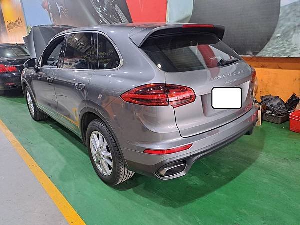 Porsche - Cayenne 958 / 引擎周邊 .