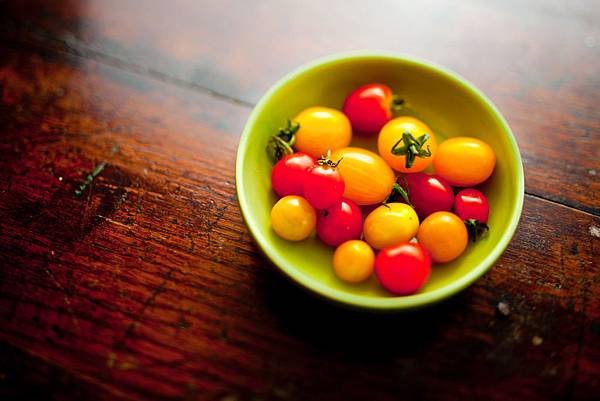 815_1tomatoesinbowl