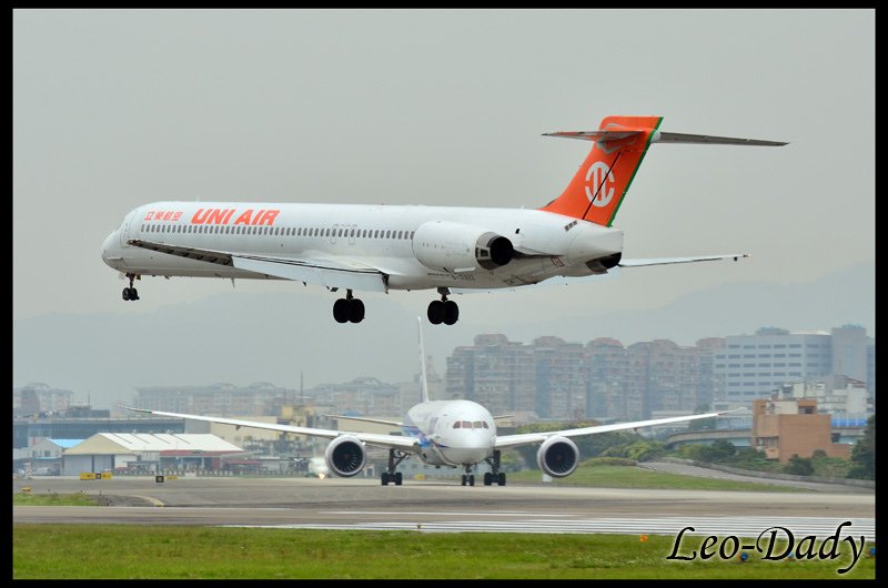 UIA_B-17922_B7-888_KNH_03.jpg