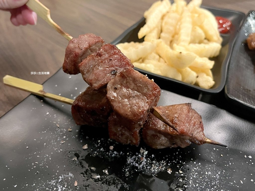 【食記】新北。新店 回家前，先來吃個東西，喝個啤酒放鬆一下新