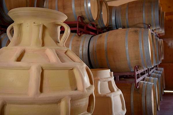 PB - Winemaking - Amphora_88 - M.jpg