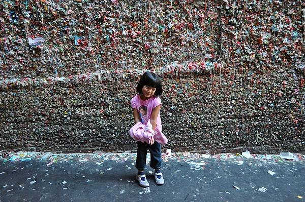 pike market-gum wall