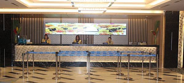 front-desk-2-1100x500.jpg