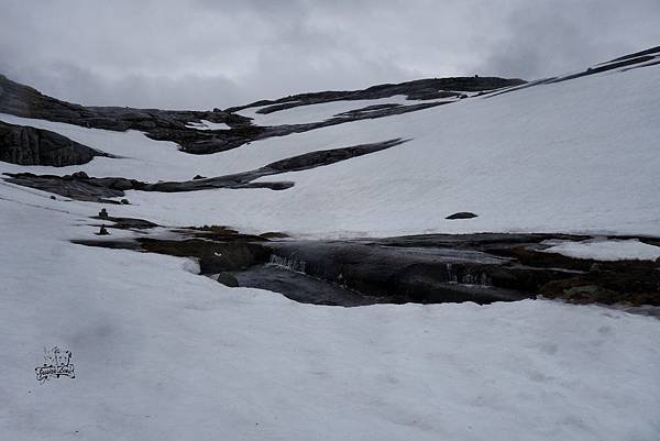 積雪未融，一池雪水