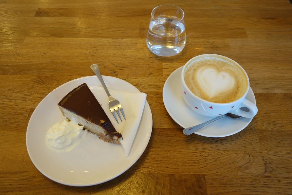 banana cheesecake %26; Latte