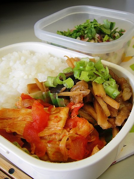 剝皮辣椒炒牛蒡肉絲