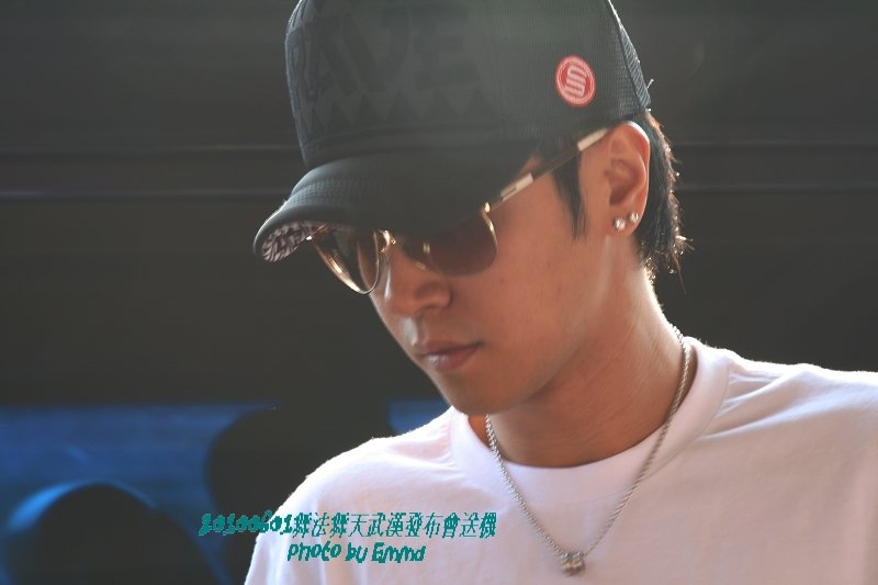20100601舞法舞天武漢發布會送機-0001.jpg