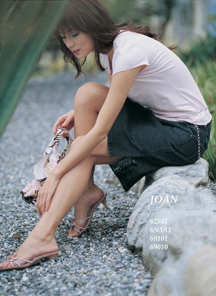 joan08-L.jpg