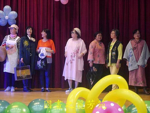 105 年松柏大學結業典禮---彩繪班成果發表 (58).jpg