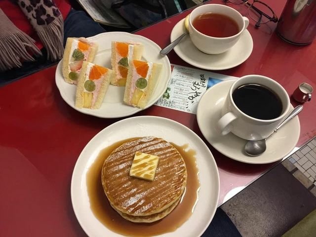 靜香熱蛋糕和水果三明治.jpg