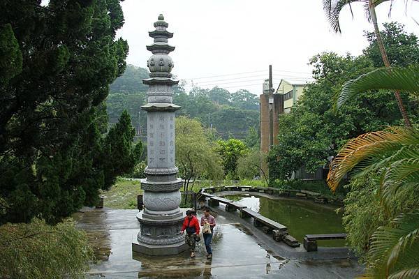 101年6月13日弘法院七佛如來塔