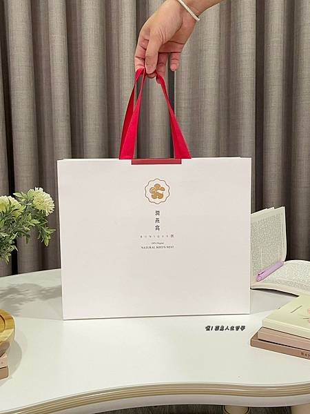 燕窩，燕窩營養，燕窩推薦，燕窩品牌，年節送禮，養生禮盒，母親節禮物，母親節禮盒，產後保養，潤燕窩，黃德安，禧元堂，老⾏家，⽩蘭⽒ 