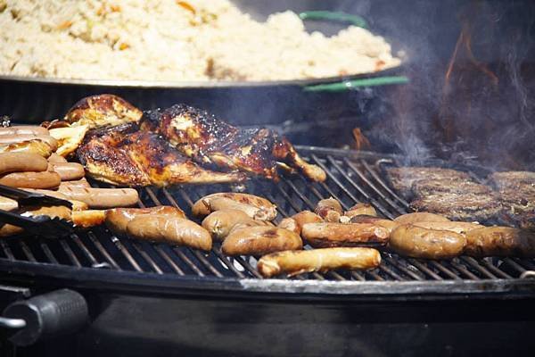 BBQ 傳來陣陣的香味~~~