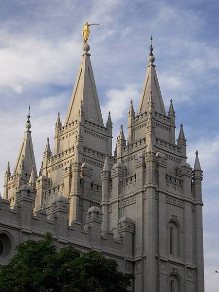 精雕細琢的Salt Lake Temple(鹽湖摩門聖殿)  整棟建築歷時40年(1853~1893),由花崗岩堆砌而成.