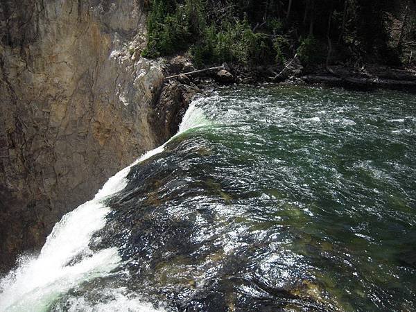 Brink of Lower Falls (下瀑布邊緣), 奔騰的黃石河,正醞釀氣勢,準備一躍而下~