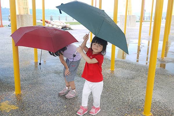 撐雨傘