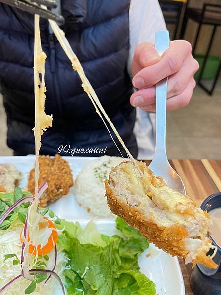 《美食》三重聚餐推薦【豆角豬排咖啡小館】超美味豬排❤一試成主