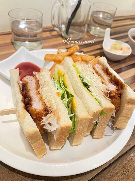 《美食》三重聚餐推薦【豆角豬排咖啡小館】超美味豬排❤一試成主