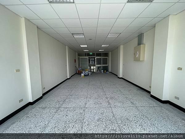 LINE_ALBUM_18000湖口工業區中華路18坪辦公室，有兩間（嚕）詳洽共用資料夾（80_）_230928_2.jpg