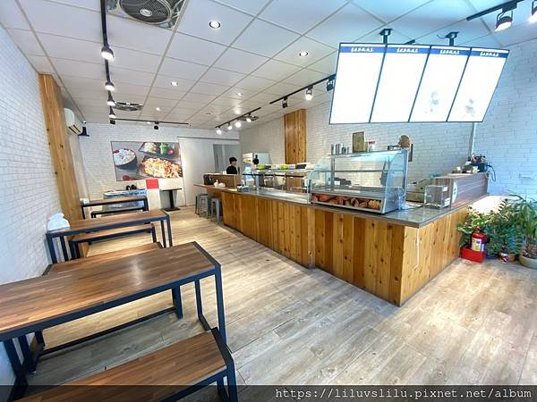 新竹縣竹北市~文興路一段~正文興路一段可餐飲35坪金店面★高