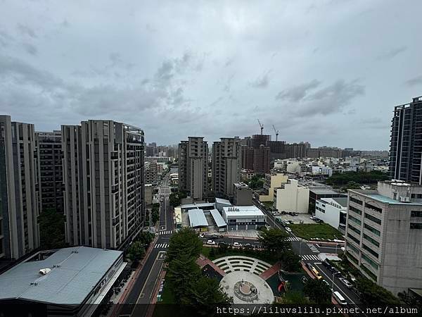 新竹縣竹北市~嘉興一街~鼎風硯高樓層裝潢四房平車★朝南面公園