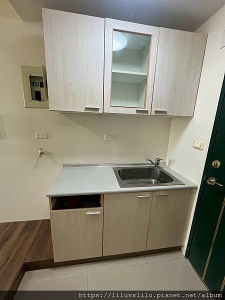 LINE_ALBUM_12000勝利六街台大商務套房會附新傢俱(玄)(100_)(委託)OK_250527_3.jpg
