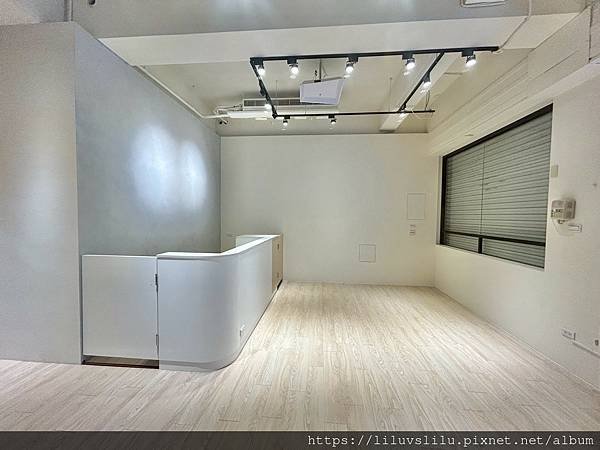 LINE_ALBUM_75000近家樂福，縣政八街雙店面（辰）_250606_4.jpg