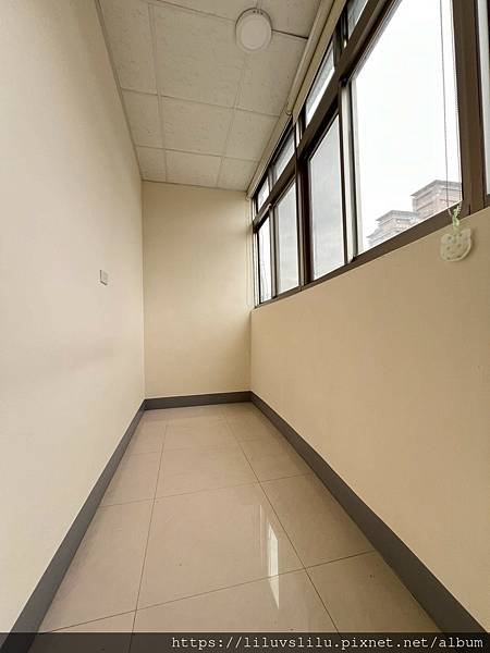 新竹縣竹北市~文興路一段~新瓦屋10坪電梯陽台大套房★位置絕