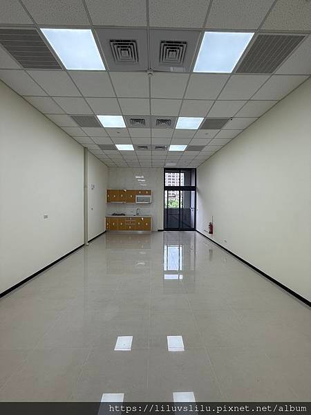 新竹縣竹北市~嘉豐九路~租80,000元~水圳公園64坪金店
