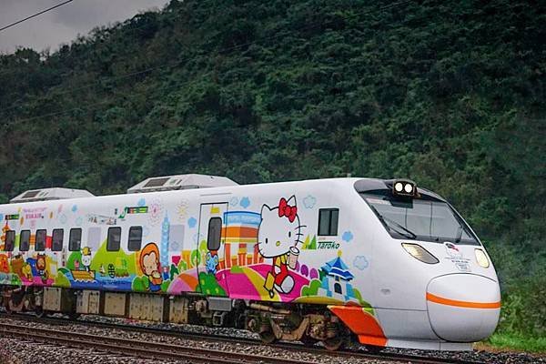 Hello kitty太魯閣號彩繪列車5.jpg