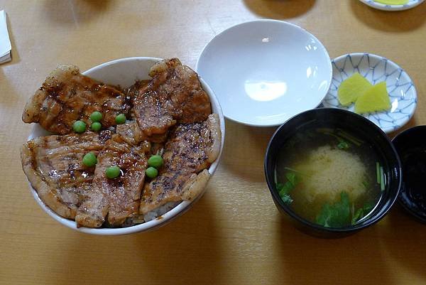 元祖豚丼的番長烤肉飯和湯