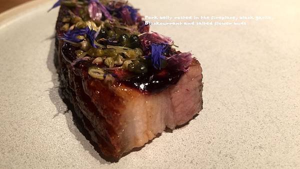 044●Pork belly rosted in the fireplace, black garlic....JPG