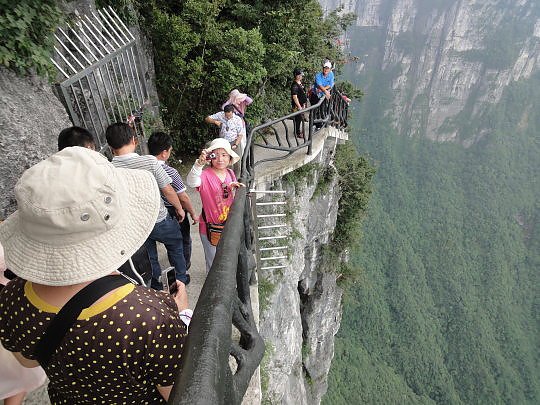 往玻璃棧道