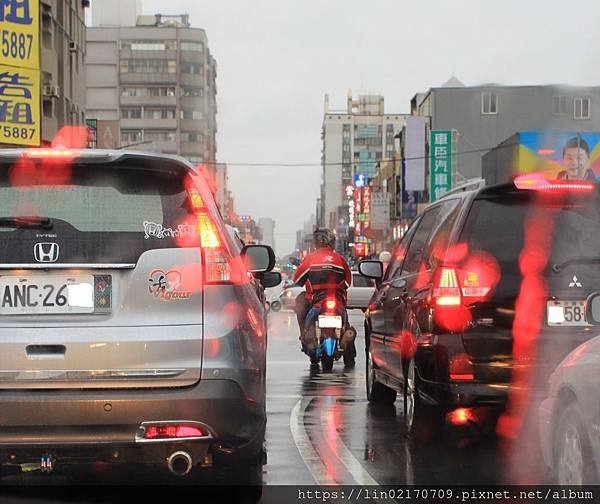 20190507_雨中的政治圖二.jpg