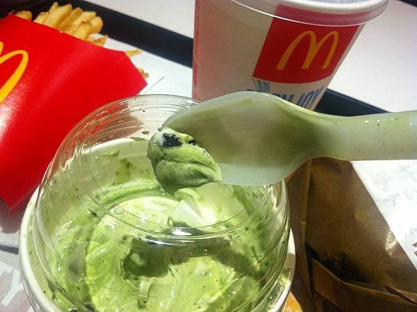 20130406-Mcdonald-McFlurryMacha-01